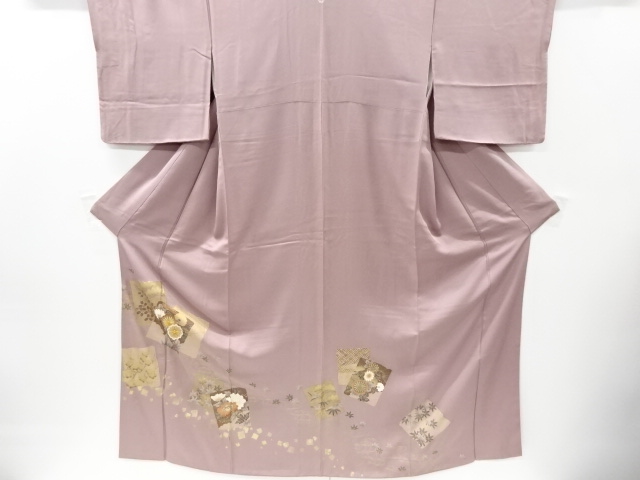 リサイクル　金彩色紙に菊・牡丹・松竹梅模様刺繍一つ紋色留袖